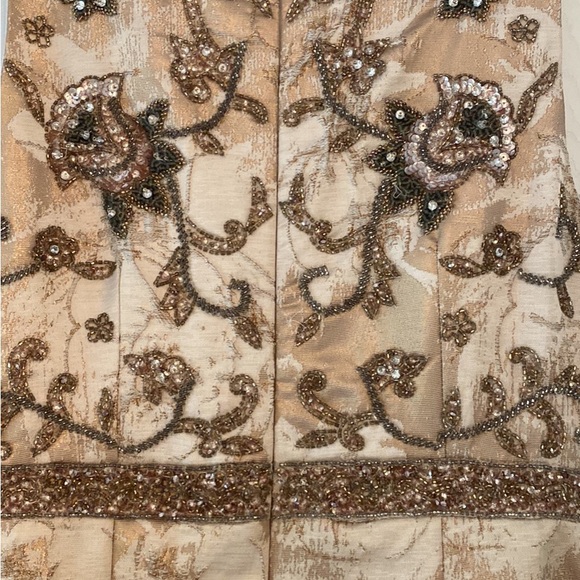 Ball gown worn twice floor length sleeveless - Picture 3 of 6